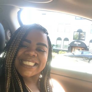 Meet your Posher, Monique